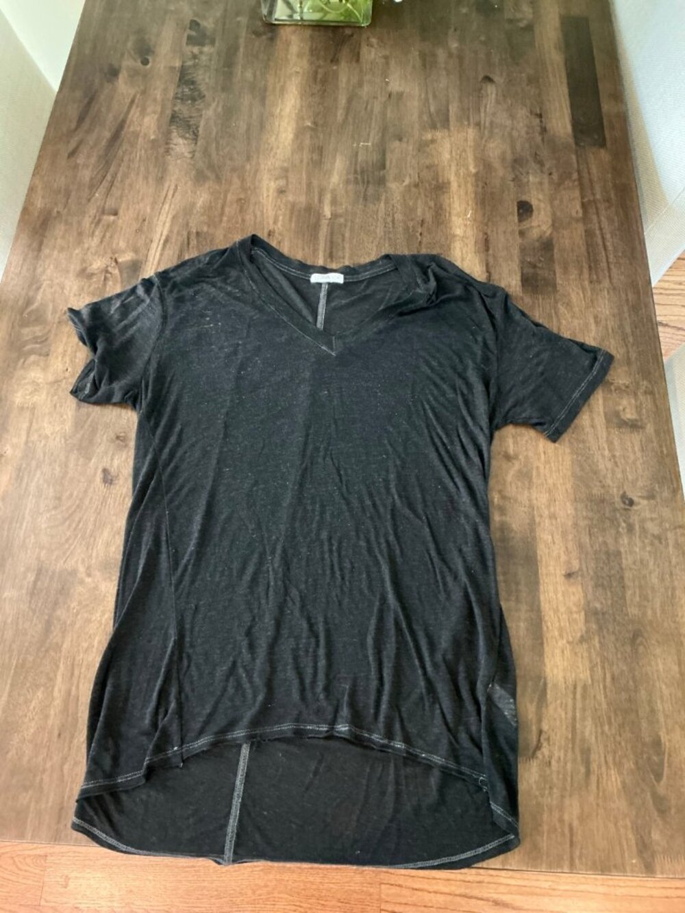 Leith Black V-Neck Tee Size S High Low Hem